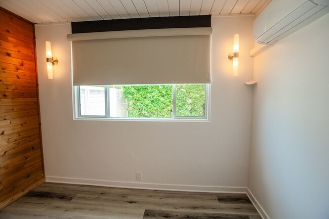 Building Photo - 814 E Ferndale Ave