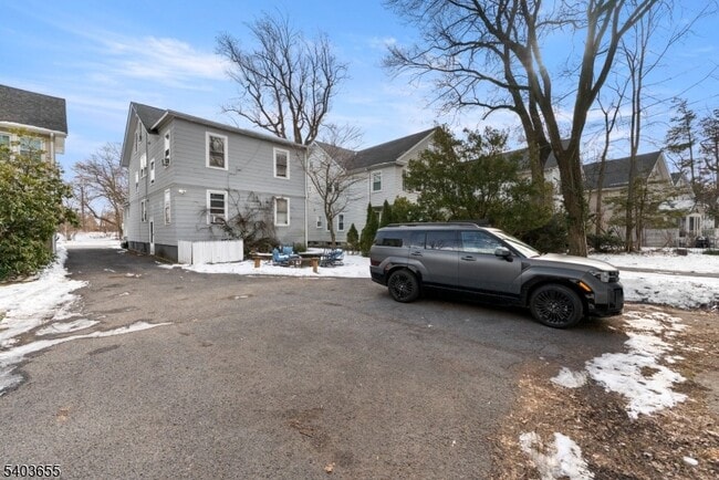 Building Photo - 226 Park St