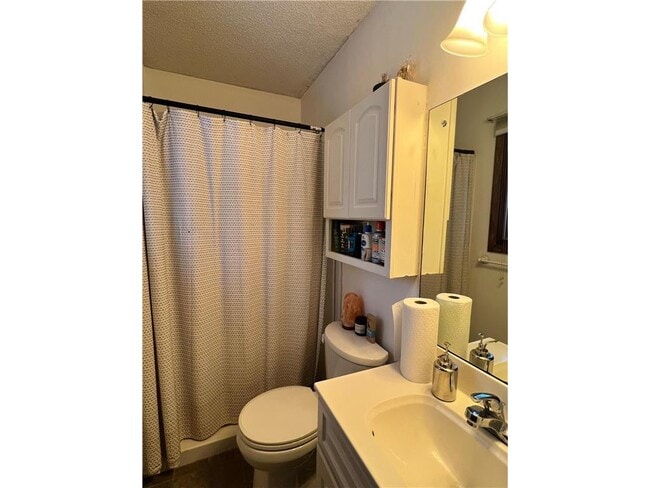 Building Photo - 520 Lake Summit Ct