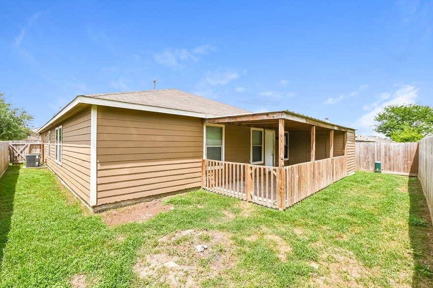 Building Photo - 376 Henry St