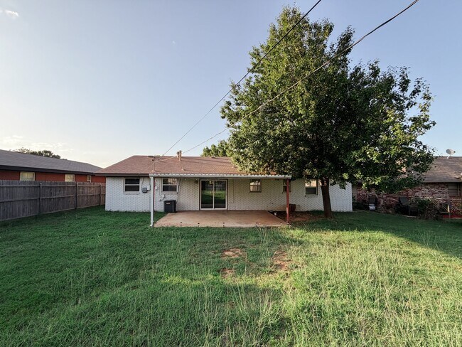 Building Photo - 6336 N Hammond Ave