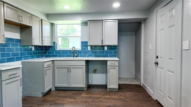 Building Photo - 5717 S Francis Ave