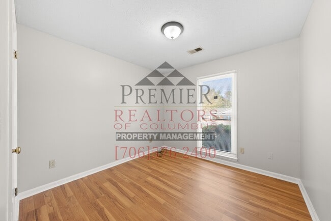 Building Photo - 6634 Hensley Dr