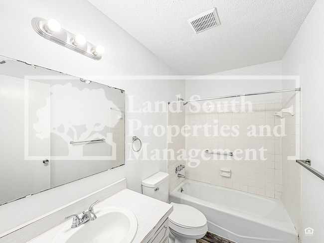 Building Photo - 1703 King Ave