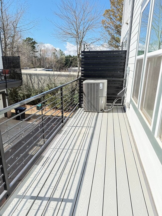 Building Photo - Nearly New Davidson Townhome | 3BR + Flex Space | 2-Car Garage | Minutes to Downtown