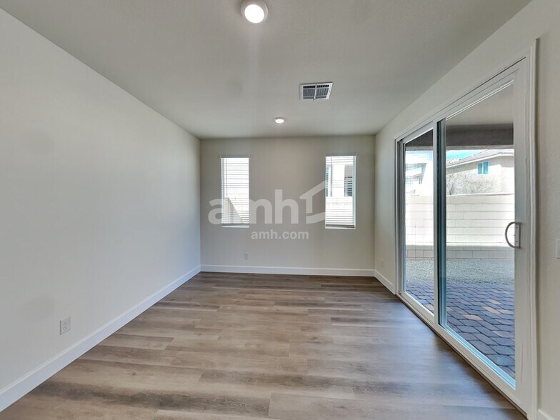 Building Photo - 2990 N Vigo Ave