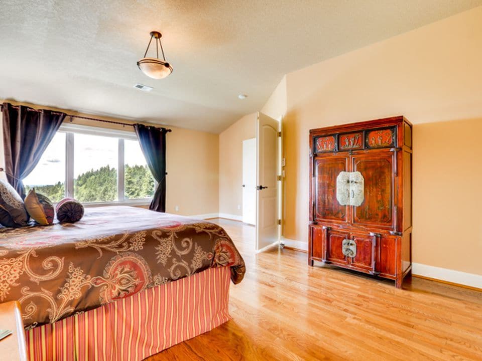 Master bedroom - 3447 SW Doschview Ct