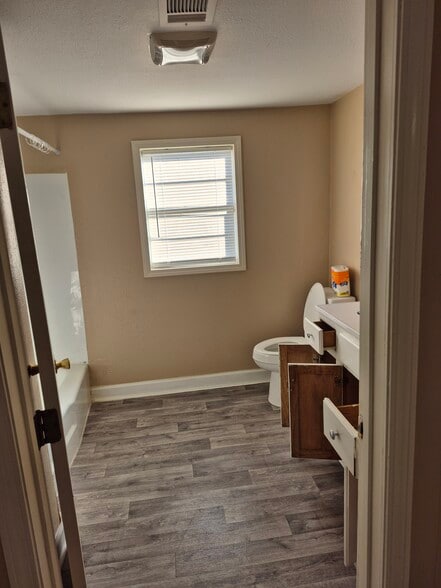 Bath - 505 Carlton Ave