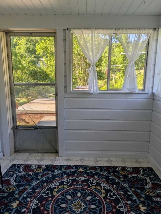 Building Photo - $1,700 - 3 Bedroom 1 Bathroom Home in Lovely Setting in Savannah Community