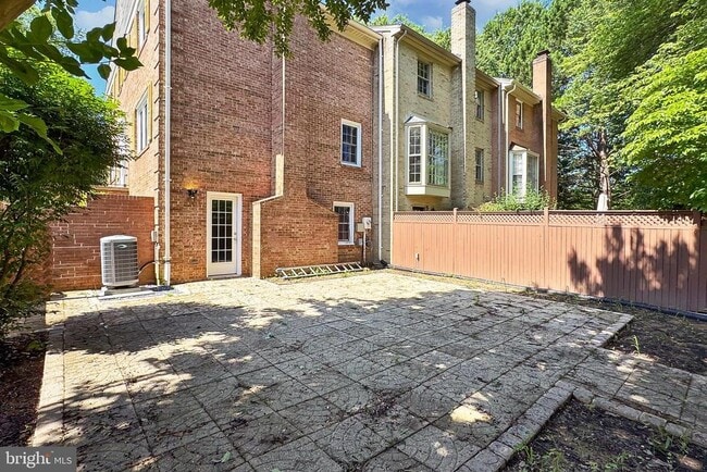 Building Photo - 6572 Flagmaker Ct