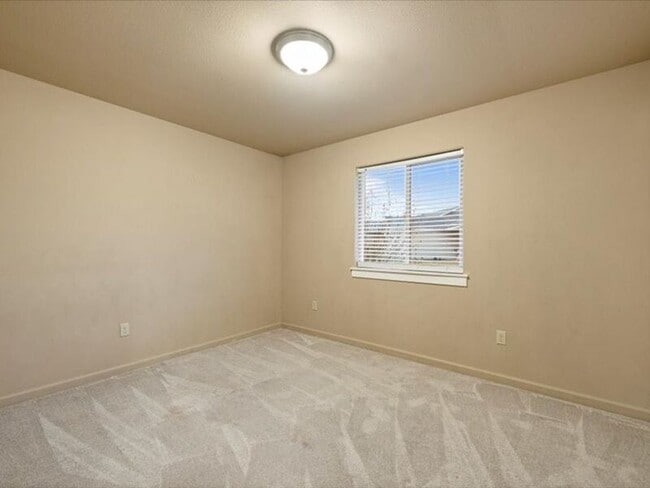 Building Photo - 506 Manzanita Ln