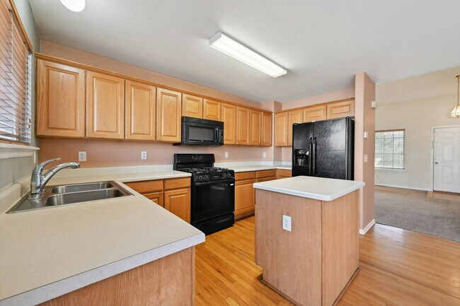 Building Photo - 5633 S Yakima St