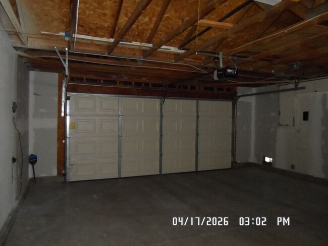 Building Photo - 3 Bedrooms, 2 Bathrooms, approx. 1392 sq. ft., 2 Car Garage, Covered Patio, Fenced, Play house,