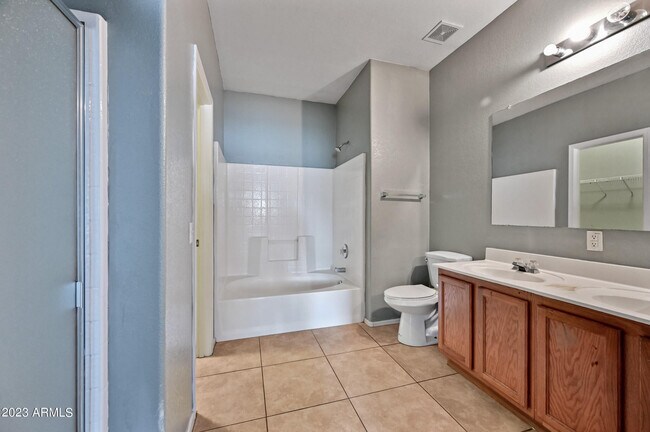 Building Photo - 7409 N Solano Dr