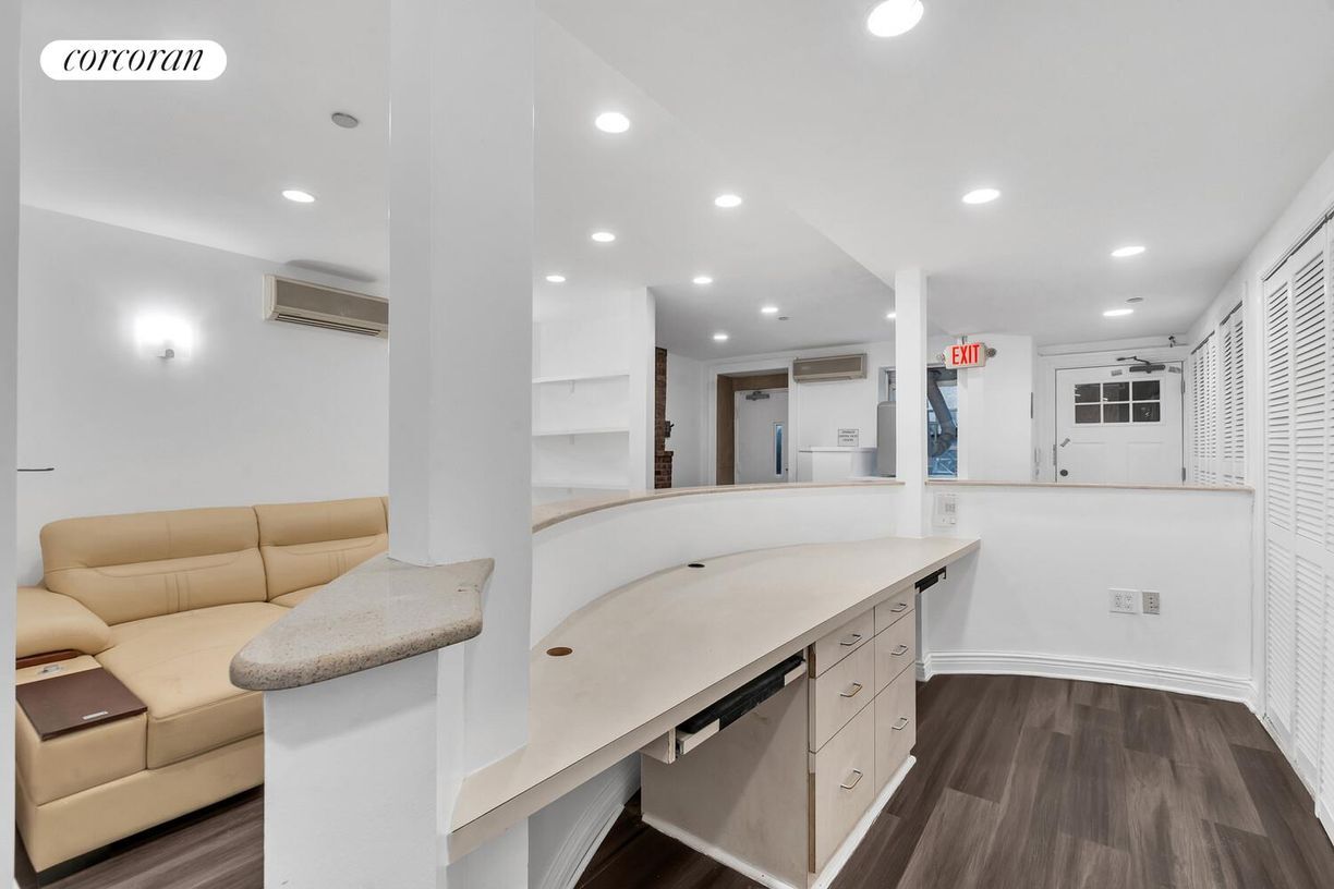 Building Photo - 244 E 32nd St