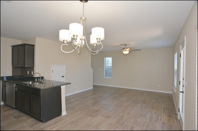 Building Photo - 806 TS Daniel Cadena Dr