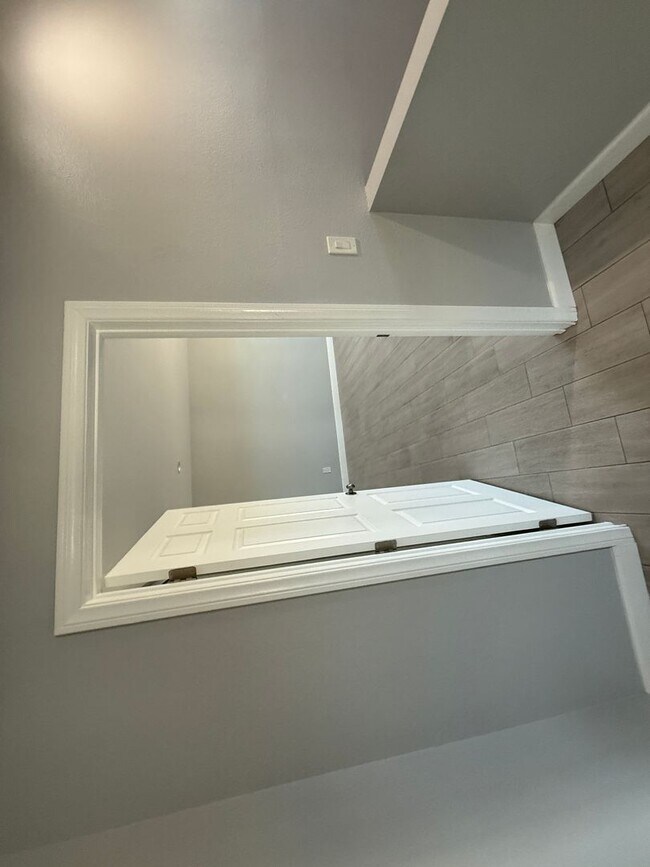 Building Photo - NewB SDS T 3634