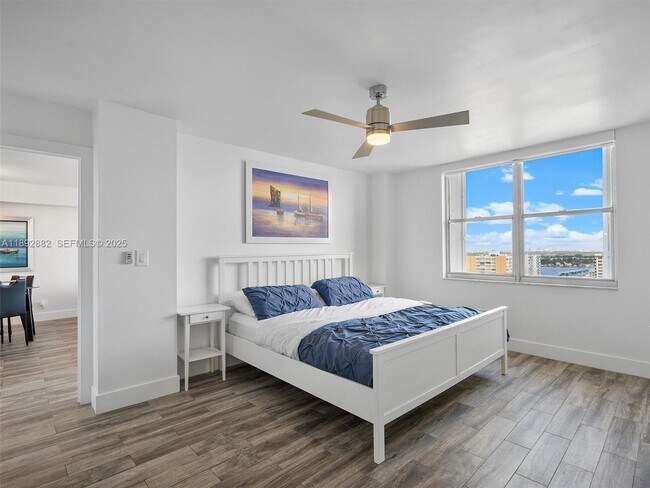 Building Photo - 2101 S Ocean Dr