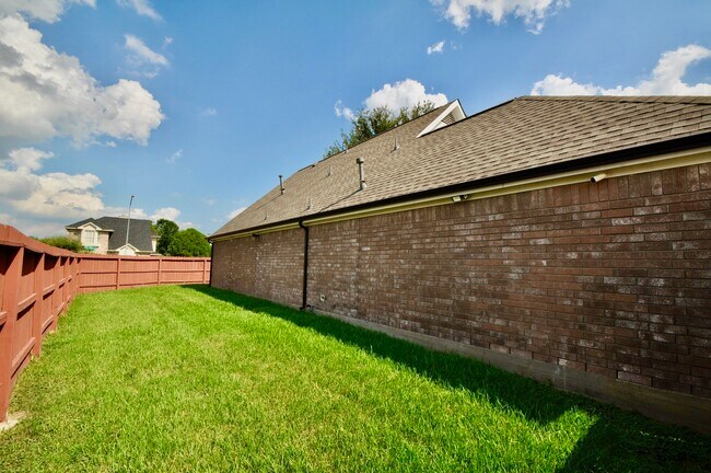 Building Photo - 16402 Gold Ridge Ln