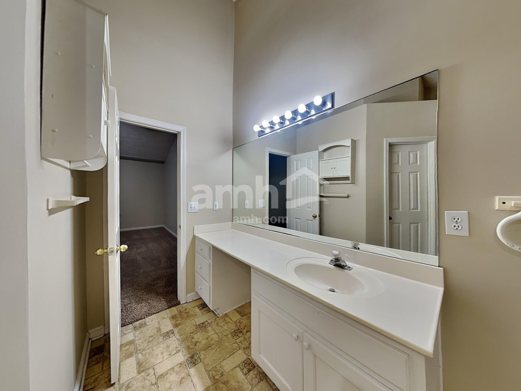 Building Photo - 2717 Oak Meadow Ln