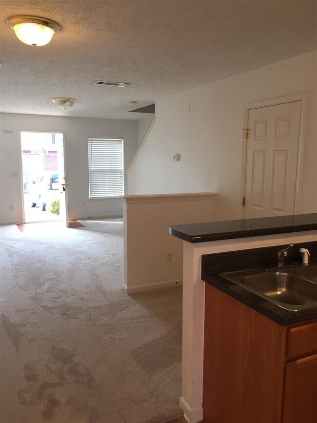 Building Photo - Smyrna Townhome - Ready to Move In
