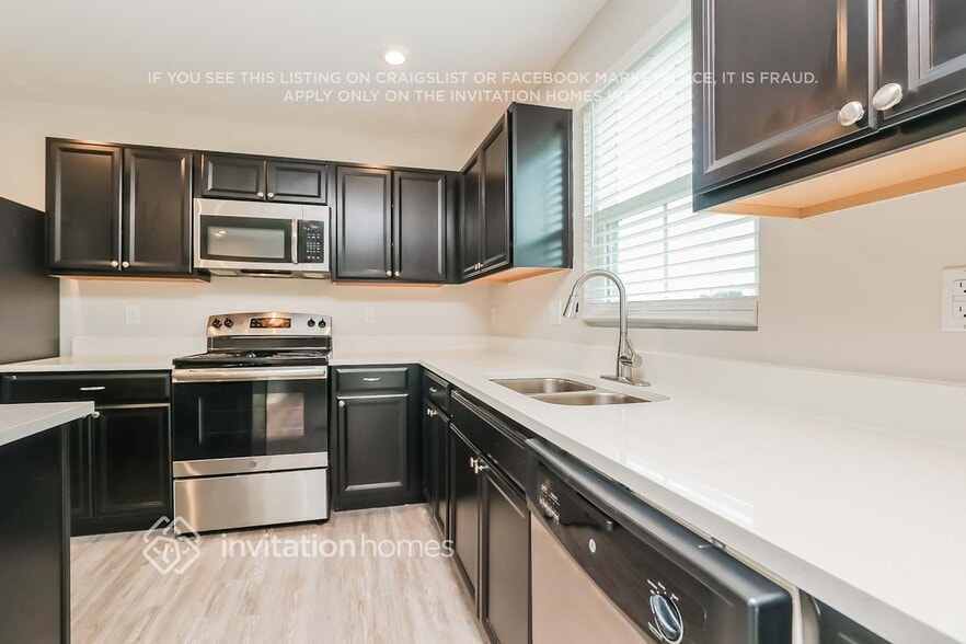 Building Photo - 2417 Solomon Ln