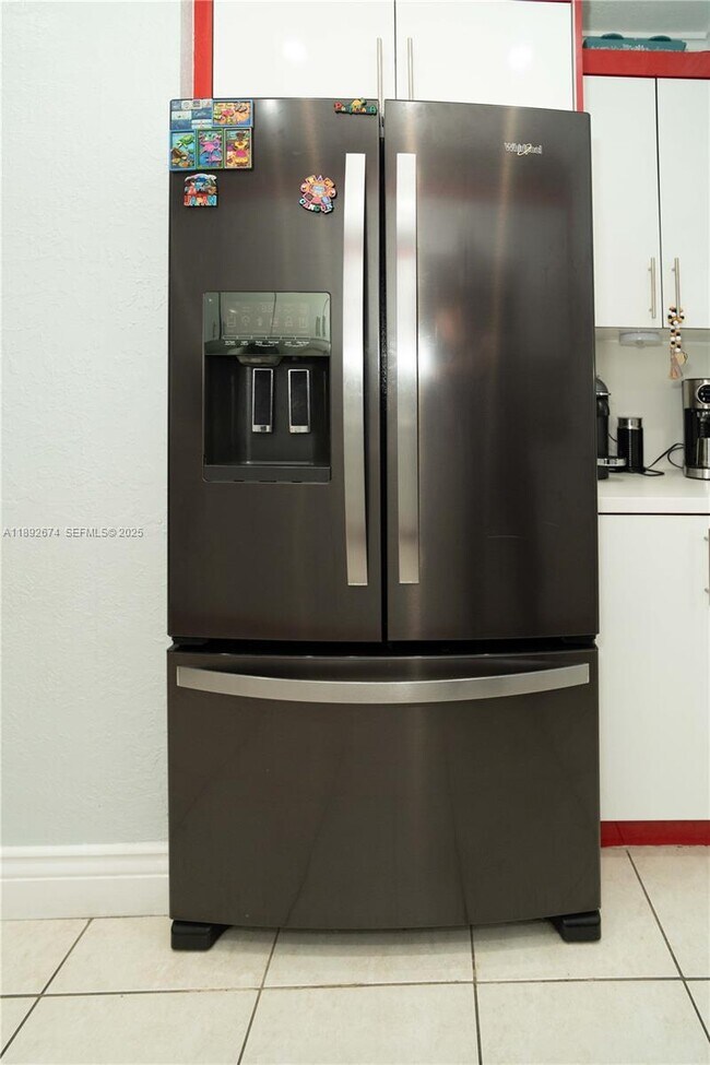 Building Photo - 298 E 3rd St