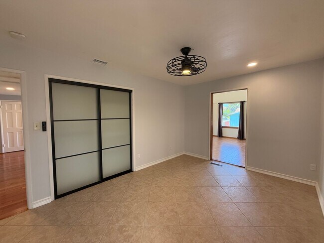 Building Photo - Charming 4BR San Diego Home with Front Dec...