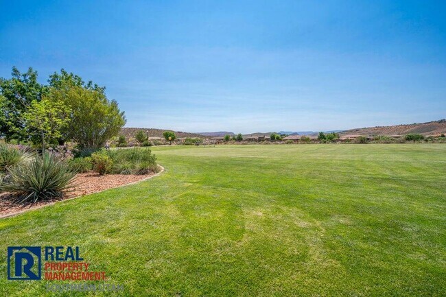 Building Photo - Beautiful Coral Canyon Home