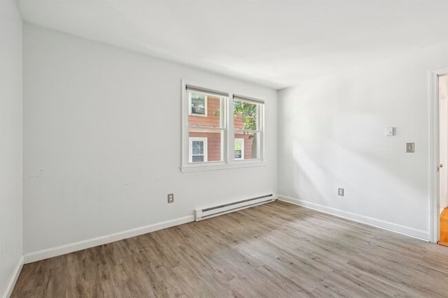 Building Photo - 842 Beech St