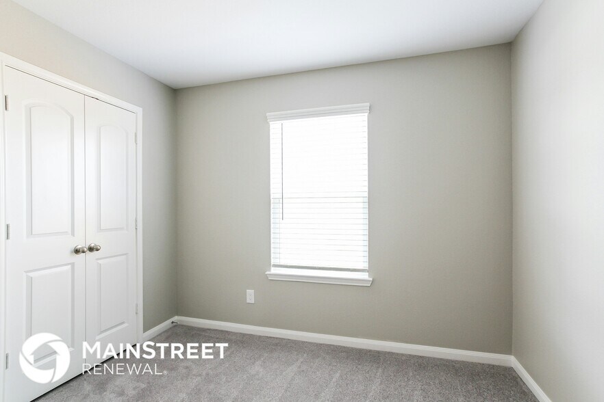 Building Photo - 25213 Dickens Dr