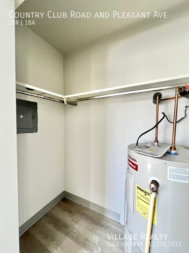 Building Photo - 605 Country Club Rd