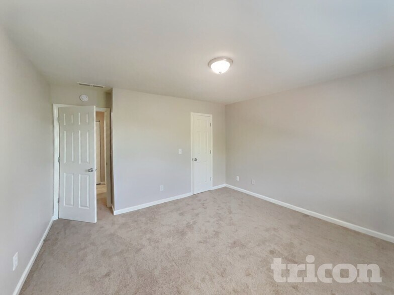 Building Photo - 1104 Braemar Highland Dr