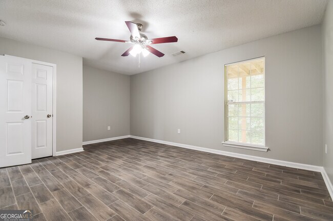 Building Photo - 9407 Rollinghills Dr