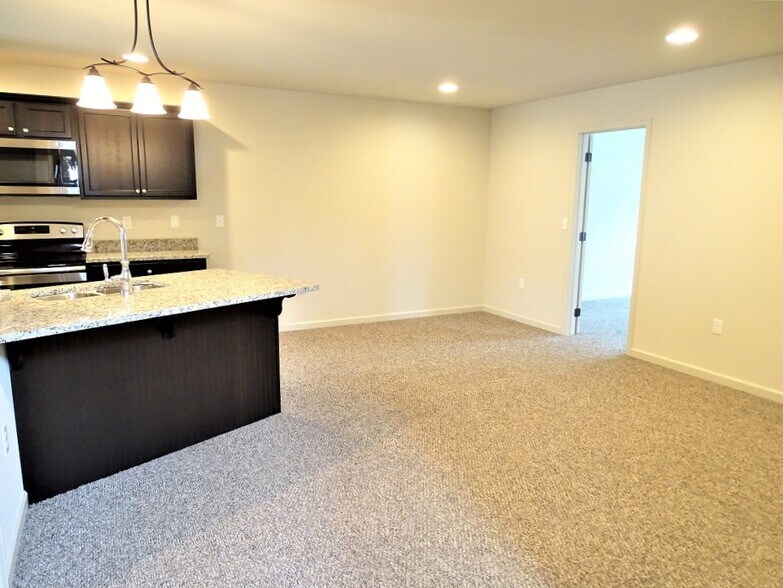 Building Photo - 12 Arrow Head Dr