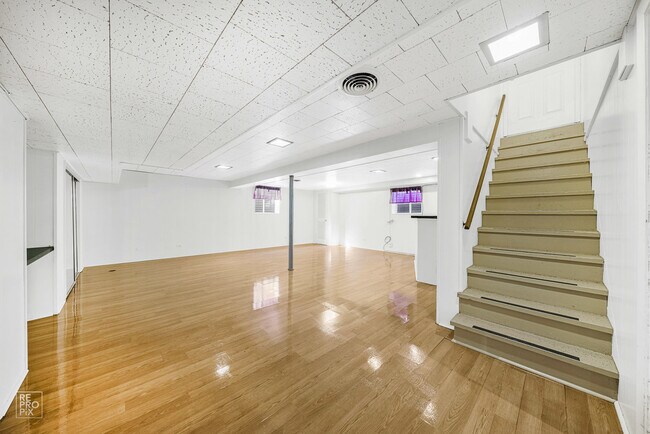 Building Photo - 283 Fair Ave