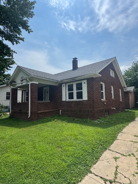 Building Photo - 1453 E Clay St