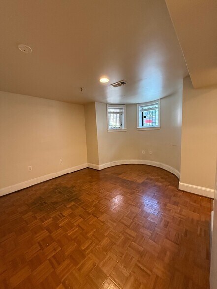 Building Photo - 1506 21st St NW