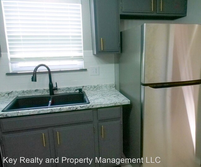 Building Photo - 2 br, 1.5 bath House - 8131 NW 23rd St - 8...