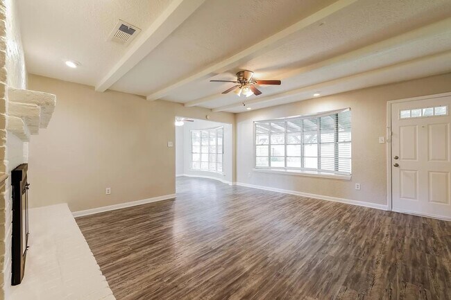 Building Photo - 16738 Barcelona Dr