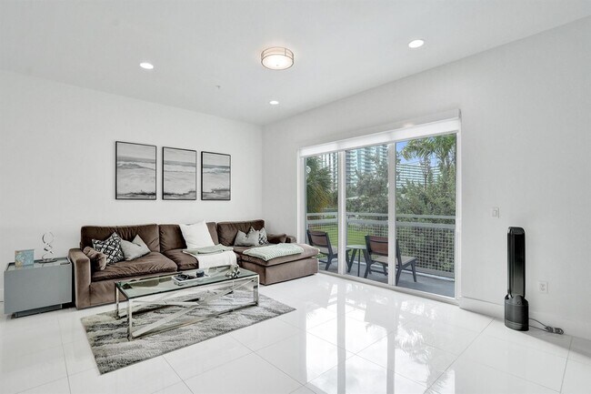 Building Photo - North Ocean Boulevard, Pompano Beach, FL 33062 - 4 BR 3.5 BA townhouse
