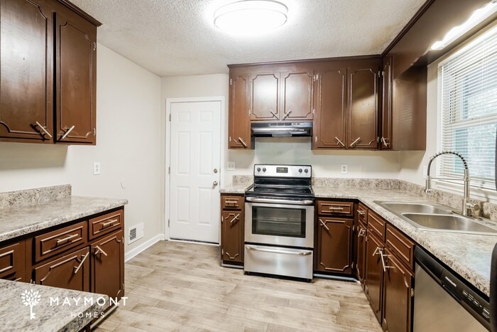 Building Photo - 212 Raintree Dr