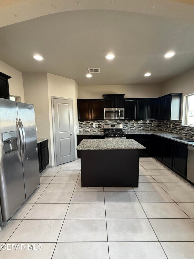 Building Photo - 14405 Eastbrook Dr