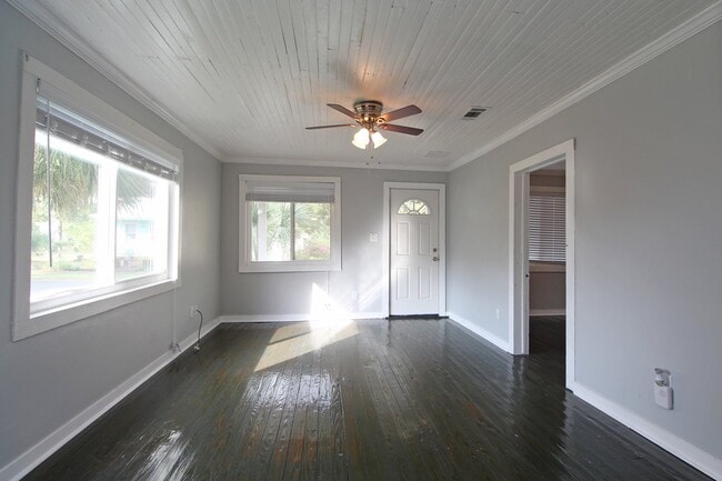 Building Photo - Live in East Hill! 3BR Historic Gem Just M...