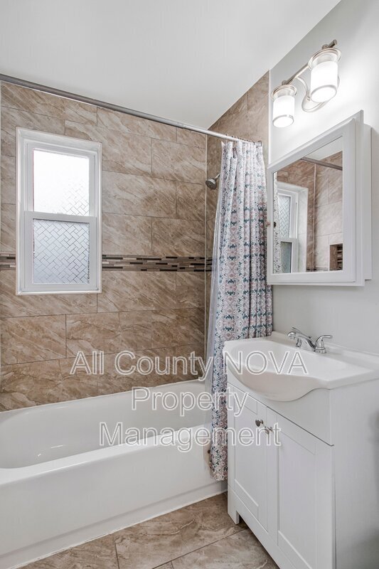 Building Photo - 8600 Lantern Ln