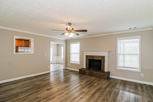 Building Photo - 1500 Riverbrooke Way NE