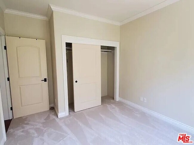 Building Photo - 1135 S Shenandoah St