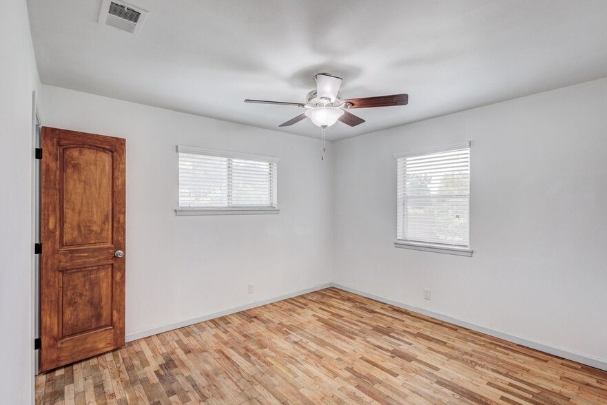 Building Photo - 8730 Gladwood Ln