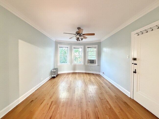 Building Photo - 2840 N Lockwood Ave