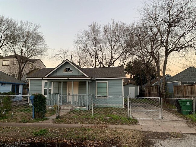 Primary Photo - 215 E 25th St